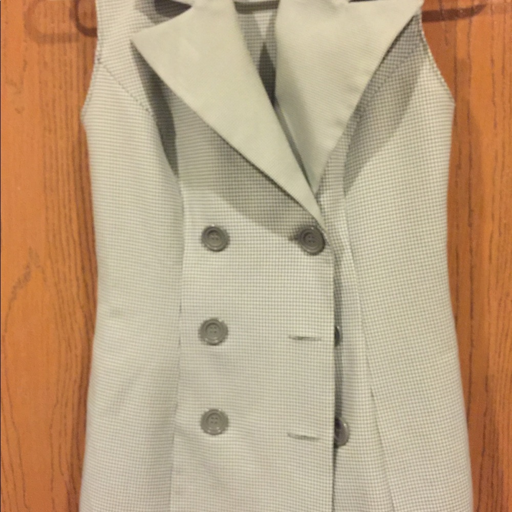 Women’s petite size 3 Sleeveless Outfit. - Picture 8 of 8